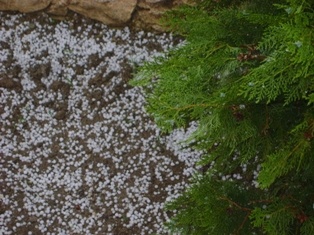 Seydişehir'de, dolu köylüyü üzdü