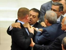 Vekiller birbirinin boğazını sıktı!