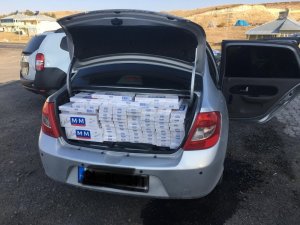 Sigara kaçakçısı 2 kişi polis çıktı