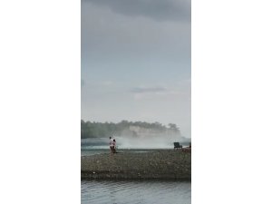 Tatilciler hem kaçtı, hem de hortumu görüntüledi