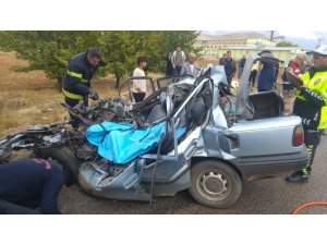 Kahramanmaraş’ta kamyon ile çarpışan otomobil hurdaya döndü: 1 ölü