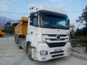 Karşıdan karşıya geçmek isterken hayatını kaybetti