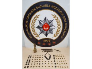 Muş'ta tarihi eser ve gümrük kaçakçılığı operasyonu