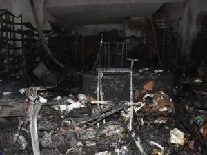 Traktör tamirhanesi küle döndü