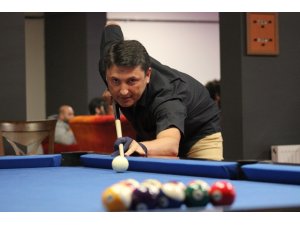 Bilardo şampiyonu vali yardımcısı Cemal Demiryürek oldu