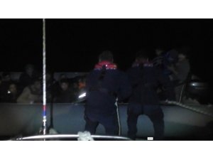 Balıkesir açıklarında 32 düzensiz göçmen yakalandı