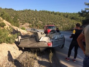 Takla atan araçtan burunları bile kanamadan çıktılar