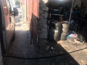 Kamyonette 2 bin litre karışımlı kaçak akaryakıt ele geçirildi