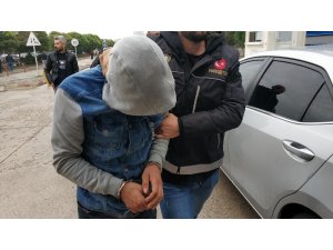 Bonzai ve 300 uyuşturucu hapla yakalandı