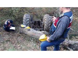 Kütahya’da traktörün altında kalan sürücü öldü