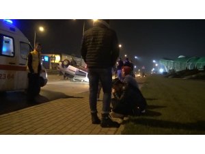 20 takla atan aracın içinden burnu kanamadan çıktı, hurdaya dönen aracı için hüngür hüngür ağladı