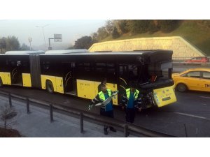 İETT otobüsü park halindeki kamyonete çarptı: 1 yaralı