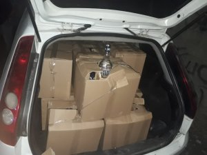 Kaçak içki sevkiyatı polise takıldı