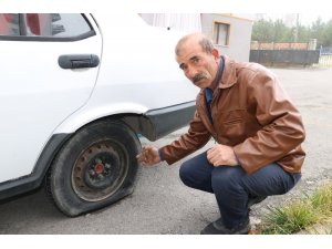 İşe gitmek için arabasının başına geldiğinde şok yaşadı