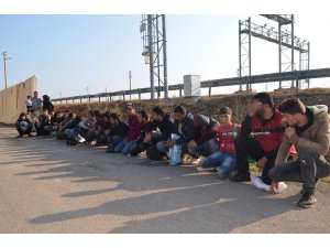Hatay’da 29 kaçak göçmen yakalandı