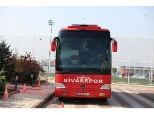 Sivasspor kupa maçı için Ankara’ya gitti