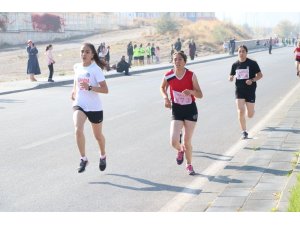 Atletler 29 Ekim Cumhuriyet Kupası İçin Yarıştı