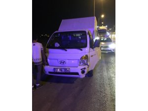 Antalya’da kamyonet bariyerlere çarptı: 3 yaralı