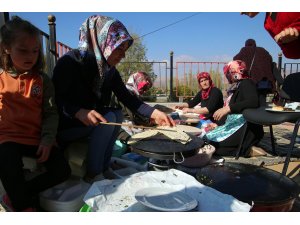 Mehmetçik ve öğrenciler yararına kermes