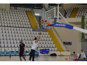 Başkan Aktan’dan Basketbol Takımına tatlı ziyaret