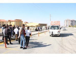 Karaman’da kamyonetin çarptığı lise öğrencisi ağır yaralandı