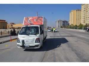 Karaman'da kamyonet çarpan lise öğrencisi ağır yaralandı