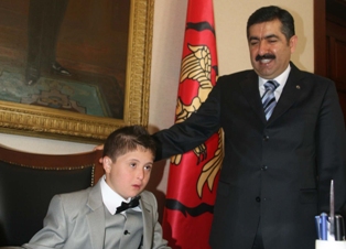 Makam koltukları çocukların oldu