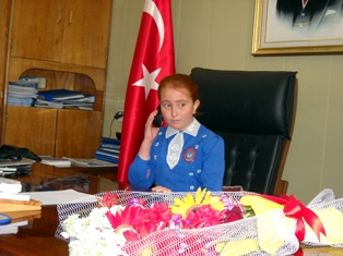 Karapınar'da koltuklara minik öğrenciler oturdu