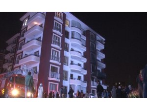 Apartmanda yangın paniği: 10 kişi hastanelik oldu