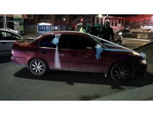 Gelin arabasını polisin üzerine süren sürücü gözaltına alındı