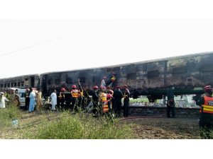 Pakistan’da tren yangını faciası: 62 ölü