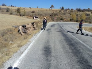 Derbent'te otomobil şarampole devrildi: 1 yaralı