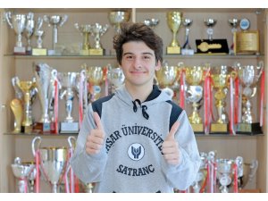 Satrançta İzmir’in gururu oldu