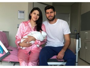 Sivassporlu futbolcu Cem Özdemir, baba oldu