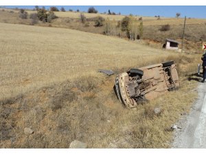 Kontrolden çıkan otomobil şarampole devrildi