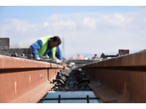 Bakü-Tiflis-Kars demir yolu hem kıtaları hem rayları birleştirdi