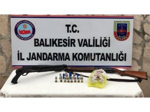 Jandarmadan 4 ayrı adrese eş zamanlı operasyon