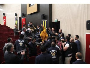 MKE Ankaragücü Olağanüstü Genel Kurulu’nda arbede