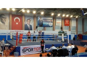 Salihlili sporcu Muay Thai’de Türkiye şampiyonu