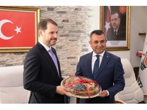 Bakan Albayrak’tan AK Parti’ye ziyaret