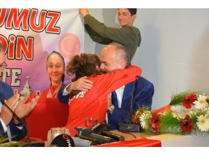 Şili’de dünya ikincisi olan karateci memleketi Denizli’ye döndü