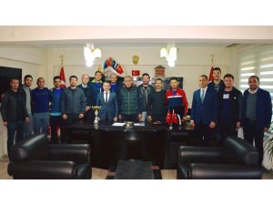 Güroymaklı öğretmenler, basketbol ve voleybol takımları Bitlis il birincisi oldu