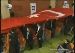 Genç Bakış’ta bayrak protestosu