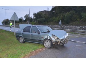 Kontrolden çıkan otomobil bariyerlere çarptı: 1 yaralı