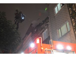 Bayrampaşa’da çatıda çıkan yangın vatandaşları korkuttu