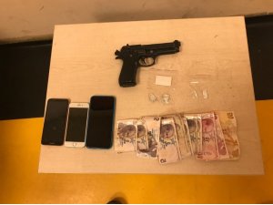 Uyuşturucu tacirleri polisten kaçamadı