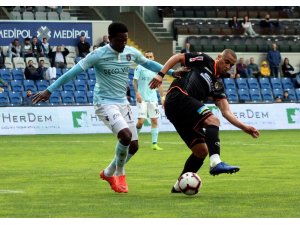 Başakşehir lidere konuk oluyor