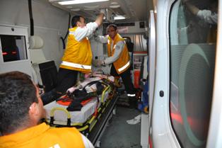 Otomobil park halindeki araca çarptı: 5 yaralı