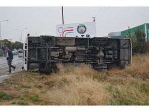 Afyonkarahisar'da belediye otobüsü şarampole devrildi: 5 yaralı
