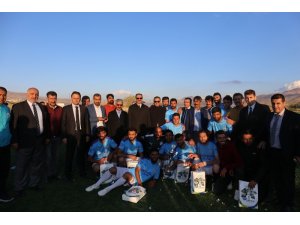 Gürpınar’da futbol turnuvasının şampiyonu belli oldu